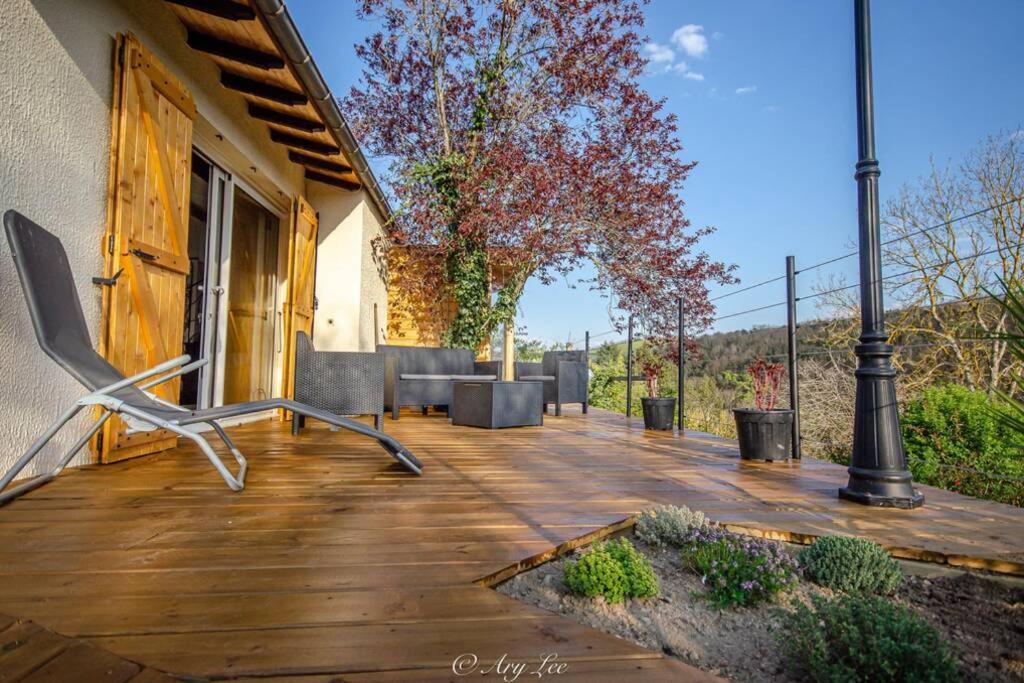 Gite Du Mont Plaisir Villa Chouvigny Exterior foto